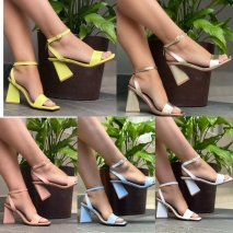 SANDALIA SALTO TRIANGULAR